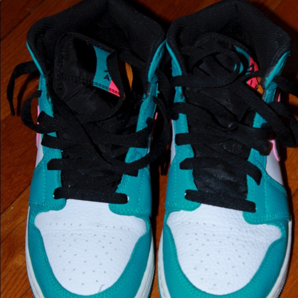 Must Go‼️ Unisex Like New Jordan 1 South Beach. Read Description 👇 - Picture 5 of 9